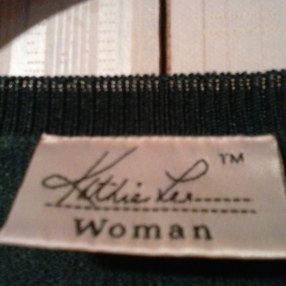 KATHIE LEE WOMAN NAVY BLUE V-NECK TOP - Picture 2 of 3